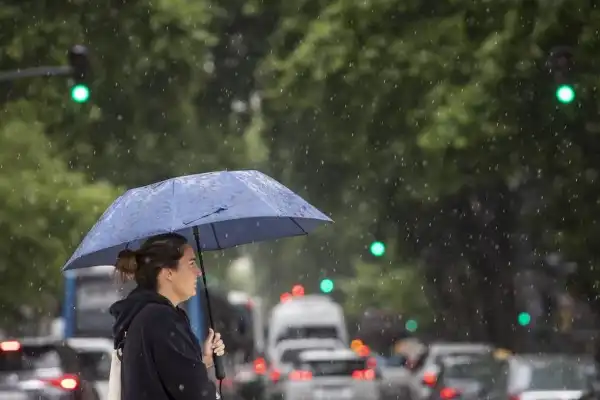Alerta amarilla por lluvias fuertes: qué zonas serán afectadas y cómo seguirá el clima el fin de semana.