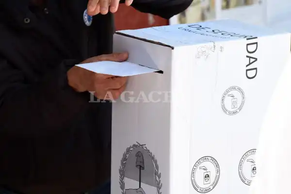 Con acoples, boleta papel y chances de reelección: qué cambios se esperan en Tucumán para 2027