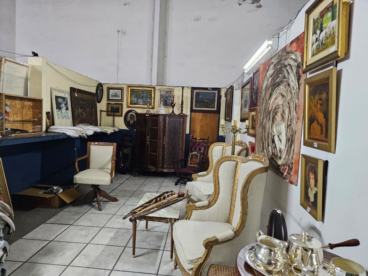 OBJETOS CON HISTORIA. La feria reúne arte, vajilla, muebles y curiosidades.