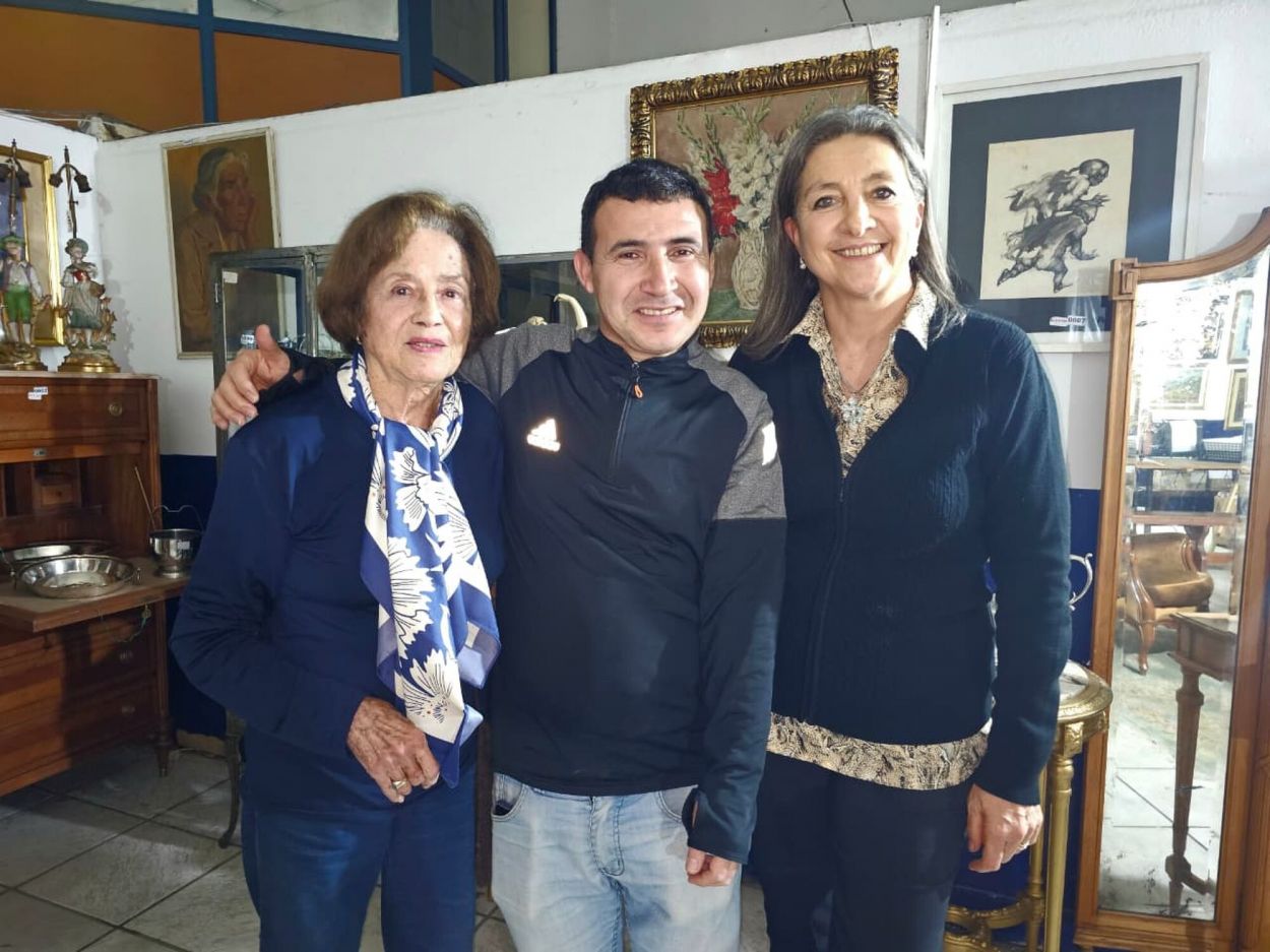 FAI. La directora Marta Cruz Prats; Danielito y la presidenta Dolores Alfieri.