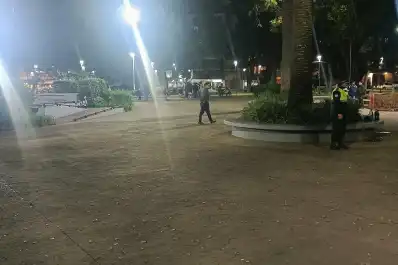 Incidentes en Plaza San Martín: denunciaron detenciones en medio de la despedida al Indio en Tucumán