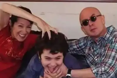 La última foto familiar pública del Indio Solari: el abrazo con Bruno y Virginia que hoy conmueve a los fanáticos