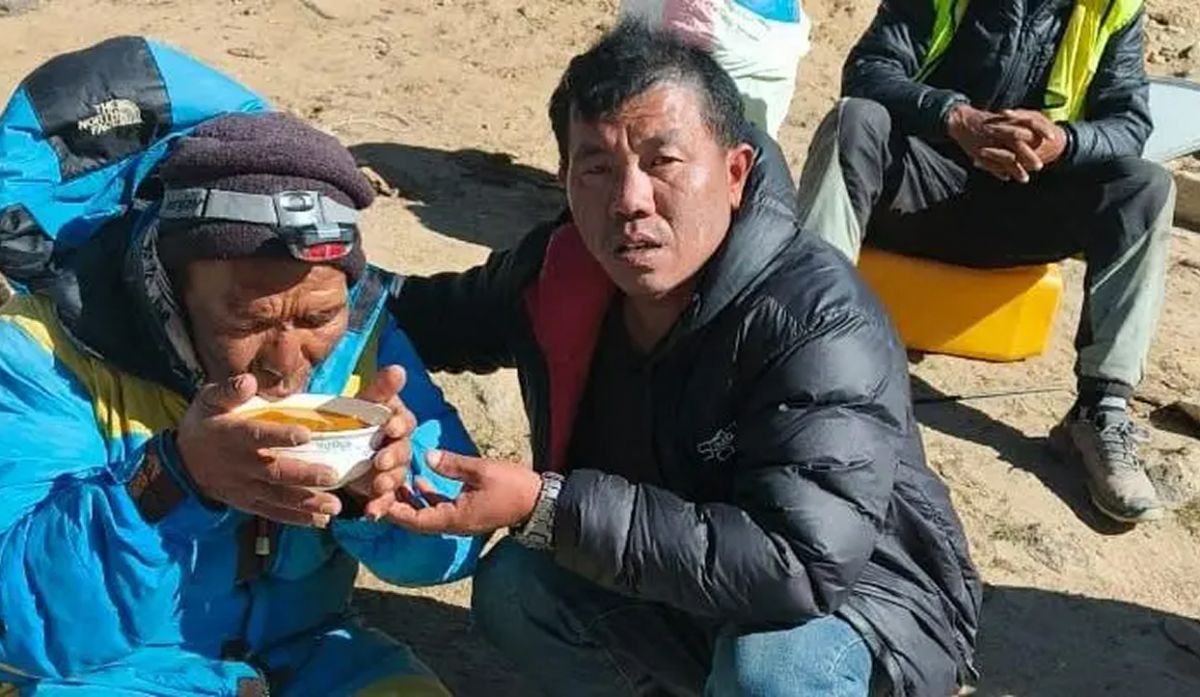 Su familia había iniciado el funeral y apareció vivo seis dí