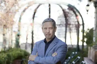 La discusión del libre albedrío respecto de la posibilidad de un Dios omnipotente tiene que ver con la diferencia entre lo finito y lo infinito