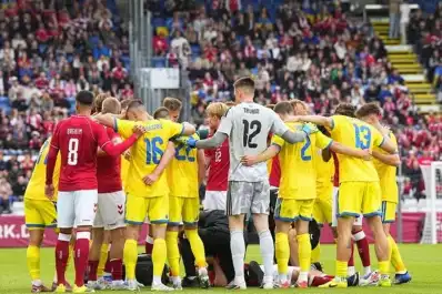 Conmoción en el fútbol: Christian Eriksen volvió a desplomarse en pleno partido con Dinamarca
