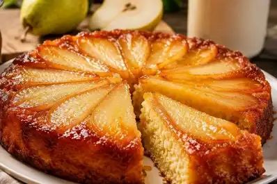 Torta invertida de peras: la receta perfecta para los mates de la tarde