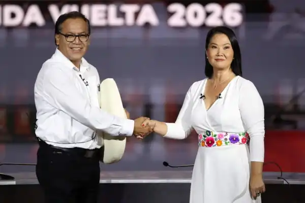 Final de infarto en Perú: Sánchez aventaja a Fujimori por apenas 26.000 votos con el 97% escrutado
