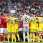 Conmoción en el fútbol: Christian Eriksen volvió a desplomarse en pleno partido con Dinamarca