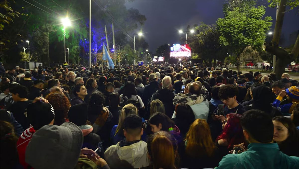 MAREA. La multitud aguardó durante horas para poder despedirse del Indio Solari.