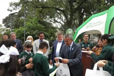 Se realizó una jornada de concientización ambiental en la plaza Independencia