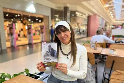 Olga María Acosta presenta su ópera prima “Del otro lado del tiempo”, una novela entre Asturias y el Imperio Incaico