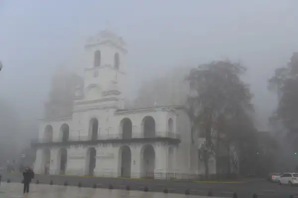 Alerta violeta: cuatro provincias del norte y dos del centro serán afectadas este martes