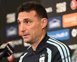 “Capaz me tomo un día más”: Lionel Scaloni postergó la decisión sobre el reemplazo de Balerdi