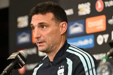 “Capaz me tomo un día más”: Lionel Scaloni postergó la decisión sobre el reemplazo de Balerdi