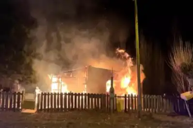 Chubut: prendieron fuego la casa del abuelo de un intendente y acusan a un empleado municipal