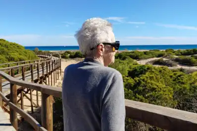 Por qué los médicos empiezan a recomendar viajes como intervención clínica para pacientes con Alzheimer