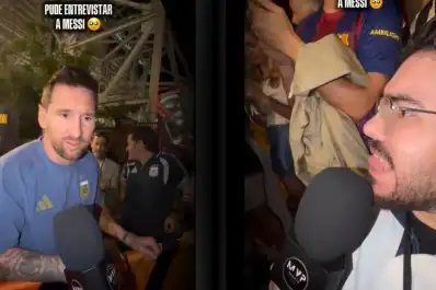 El gran gesto de Messi con un periodista con discapacidad que emocionó a todos y se volvió viral en redes sociales