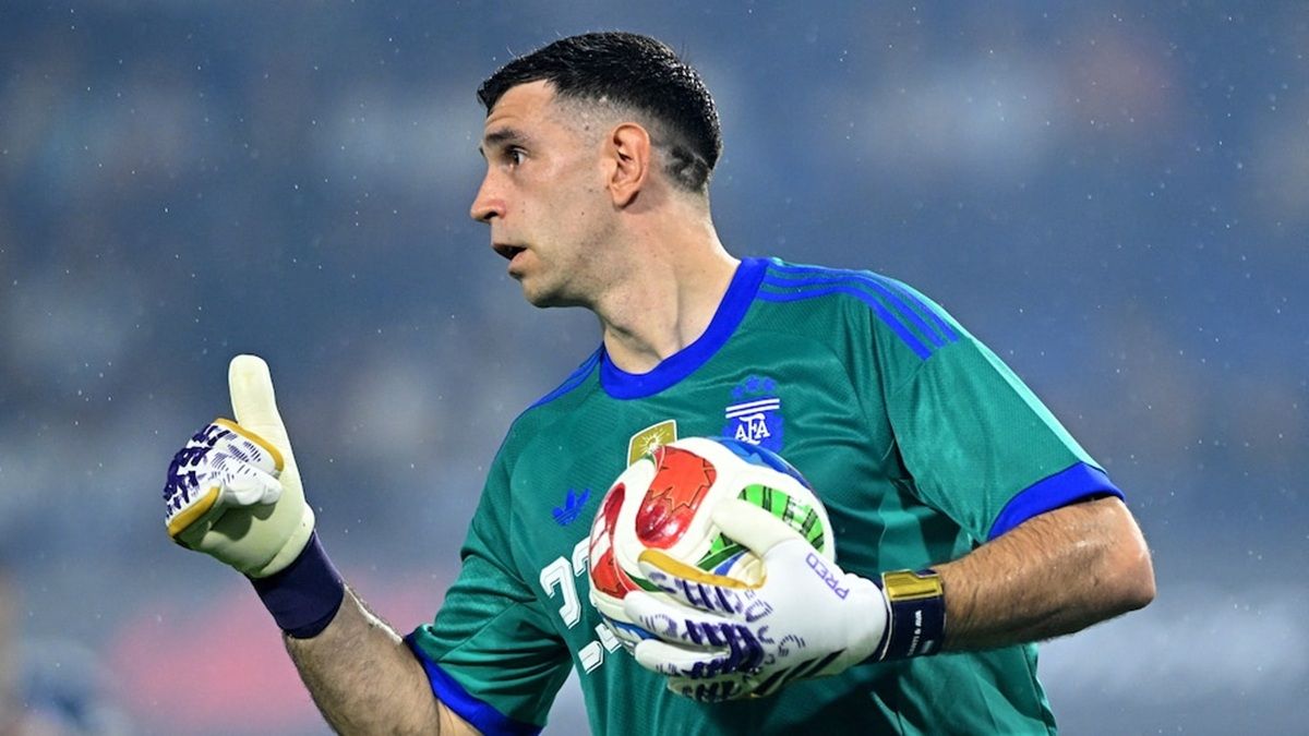 "Dibu" Martínez tendría un acuerdo con Juventus y podría cam