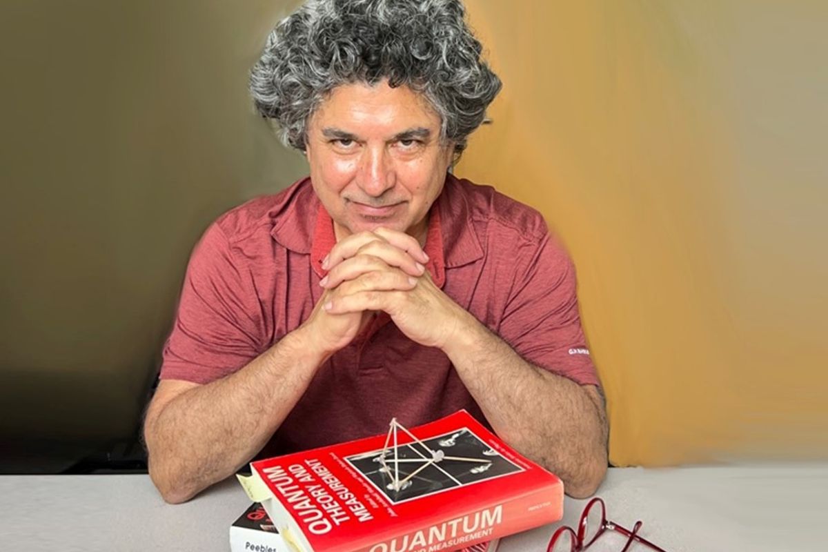 PREDICCIONES FUTBOLERAS. Alberto Rojo, físico, músico y especialista en mecánica cuántica, analizó las predicciones matemáticas del Mundial 2026 y explicó por qué el fútbol todavía escapa a cualquier cálculo exacto. / ALBERTO ROJO