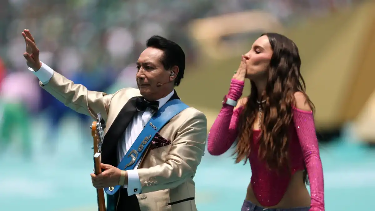 Critican a Belinda tras la ceremonia inaugural del Mundial: la acusan de hacer playback y cuestionan su vestuario