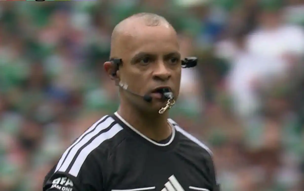 Sampaio estrenó la gran innovación arbitral del Mundial 2026 en México-Sudáfrica