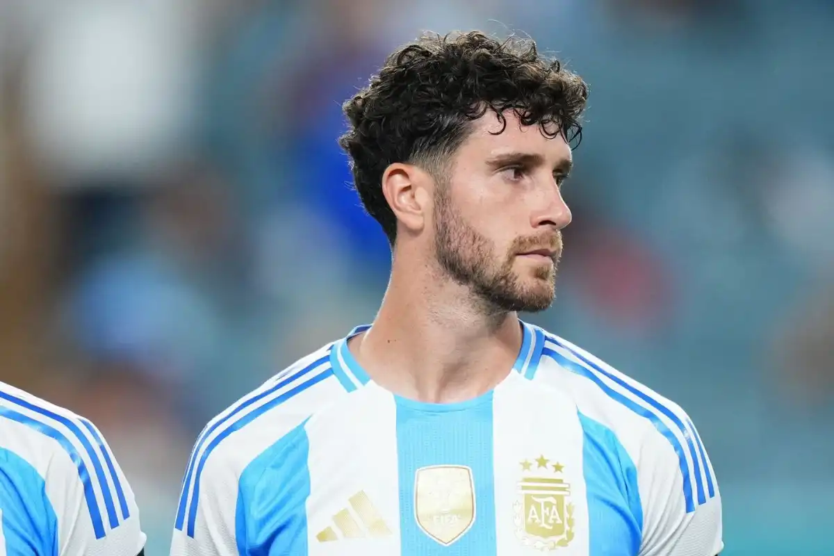 Scaloni ya tiene reemplazante para Balerdi: Marcos Senesi se sumará a la lista de Argentina para el Mundial