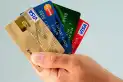 Estrategia de ahorro: cómo ganarle a los bancos usando el dinero de la tarjeta