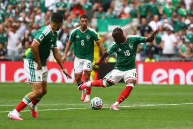 Así fue el primer gol del Mundial 2026: Julián Quiñones aprovechó un error de Sudáfrica y desató la fiesta mexicana