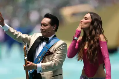 Critican a Belinda tras la ceremonia inaugural del Mundial: la acusan de hacer playback y cuestionan su vestuario