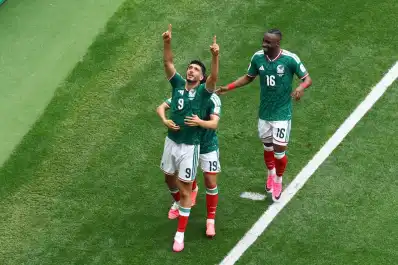 Tres expulsiones y máxima tensión: México derrotó 2 a 0 a Sudáfrica y puso en marcha el Mundial