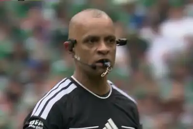 Sampaio estrenó la gran innovación arbitral del Mundial 2026 en México-Sudáfrica