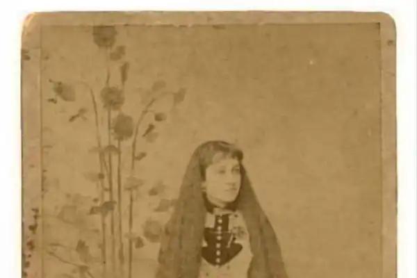 Recuerdos fotográficos: Lola Mora, a través de fotos y postales
