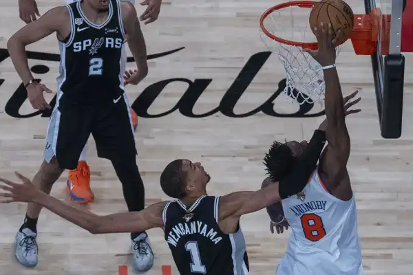 La mano de Dios, la referencia a Maradona en la histórica victoria de New York Knicks ante San Antonio Spurs en las finales de la NBA