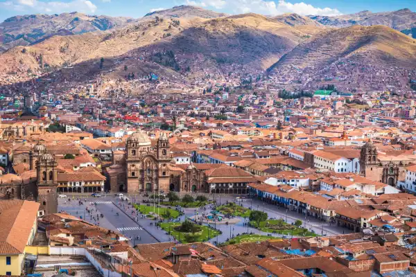 La historia detrás de un avión sanitario desde Cusco