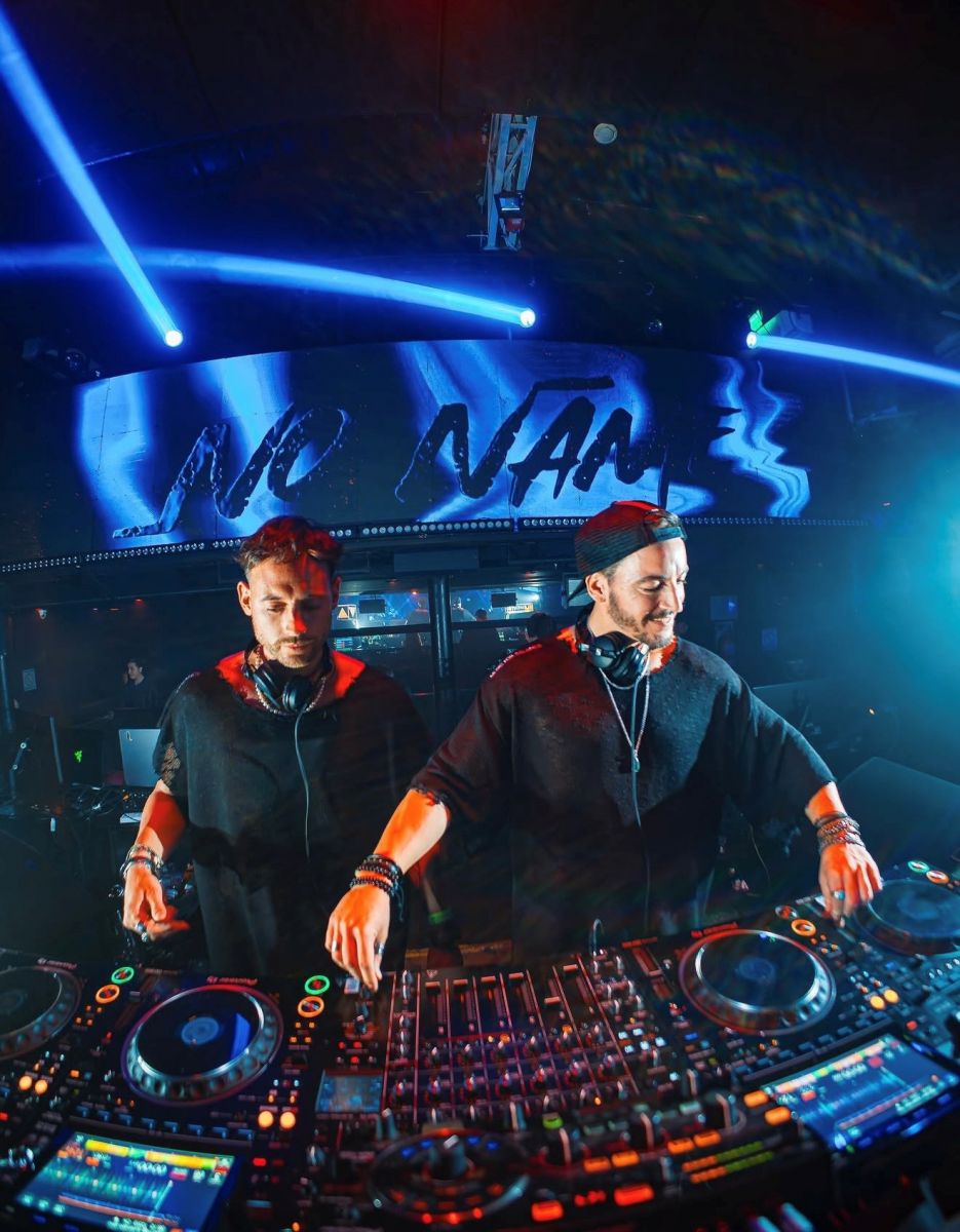 “No Name”: el dúo de DJs que conquista el mundo de la electrónica
