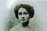 Recuerdos fotográficos: ¿qué tocaba Lola Mora en su piano?
