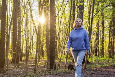 Cuánto hay que caminar por día después de los 50 años para mantenerse en forma, según expertos