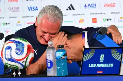 La emoción a flor de piel: el gesto de Alfaro con un ex compañero de Messi antes del estreno de Paraguay en el Mundial