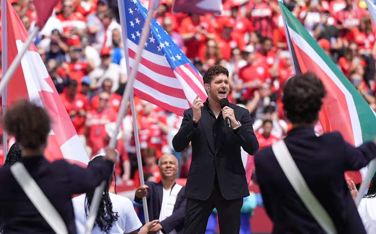 DE LO MÁS ESPERADO. Michael Bublé participó del tramo final de la ceremonia inaugural junto a otras figuras emblemáticas de la música canadiense.
