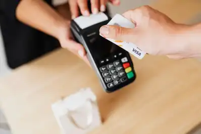 Uso inteligente de la tarjeta de crédito: cuándo conviene pagar en cuotas y cuándo no