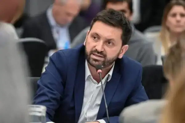 La Cámara de Diputados evalúa la aplicación de una moción de censura a Adorni