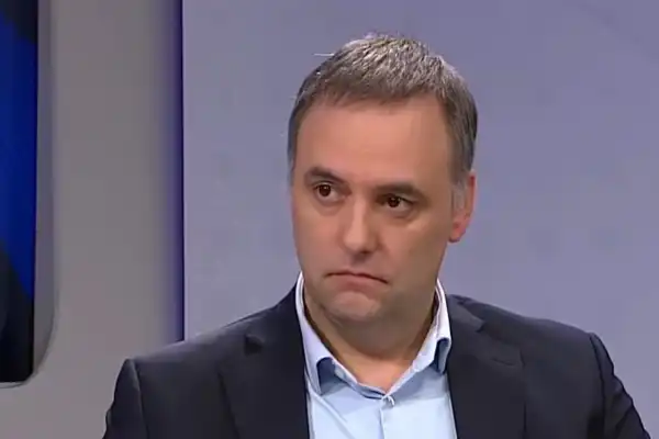 El lastre del caso Adorni, un “Cambalache” que desgasta la moral y pelotazo en contra para Milei