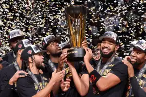 New York Knicks dio vuelta otro partido ante San Antonio Spurs y es el campeón de la NBA después de 53 años
