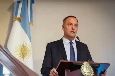 Cómo funcionaría una moción de censura contra Manuel Adorni