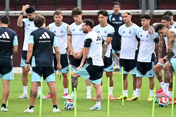 El futbolista que se perderá el debut y al que Scaloni no está dispuesto a resignar