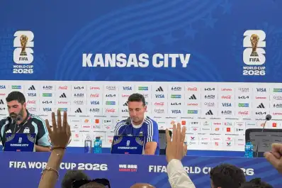 La emocionante reacción de Lionel Scaloni al reencontrarse con Martín Palermo en plena conferencia del Mundial 2026