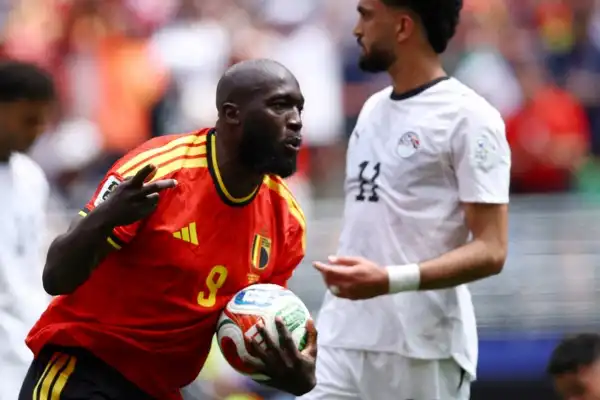 No subestimen al 9: Lukaku esperó su oportunidad y rescató a Bélgica de la derrota