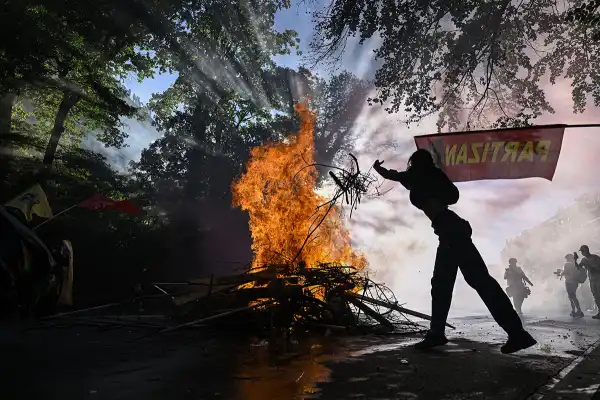Fuertes disturbios en Ginebra contra la cumbre del G7
