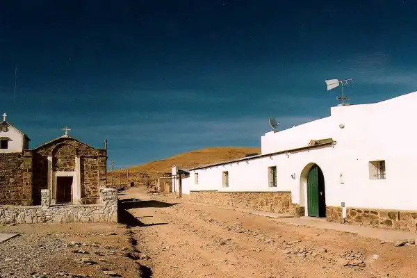 El tesoro escondido del norte argentino: el pueblo de adobe que parece detenido en el tiempo