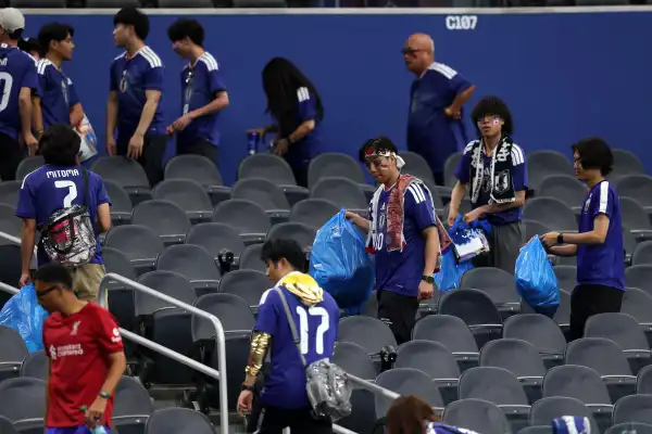Como en cada Mundial, Japón dio el ejemplo: sus hinchas limpiaron la tribuna tras el empate con Países Bajos